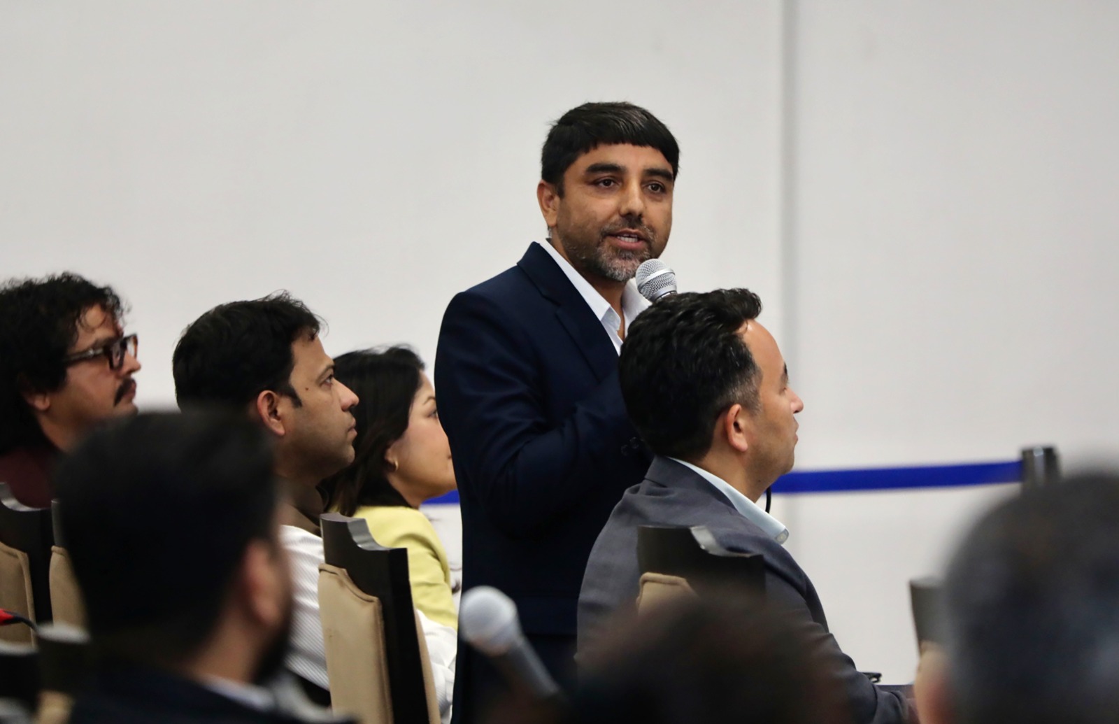प्रधानमन्त्री शाह एक साताभित्र सदनमा उपस्थित हुनुहुन्छ : मुख्य सचेतक बुर्लाकोटी
