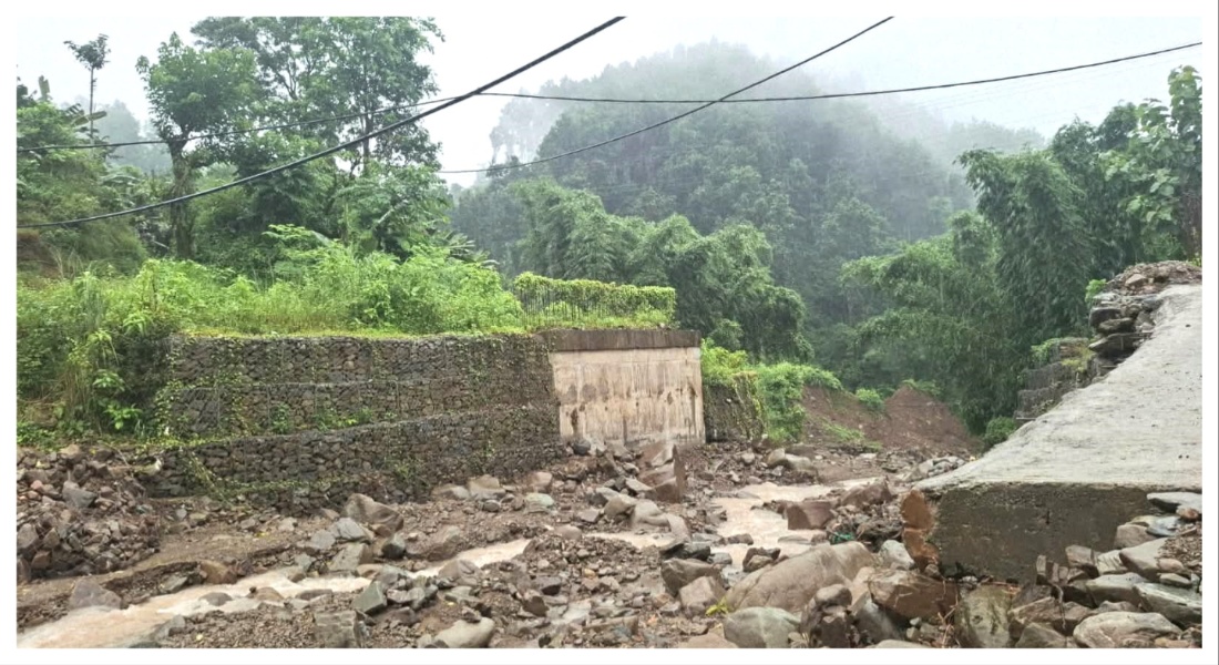 पटक–पटक म्याद थप्दा पनि सात वर्षदेखि लेदुवा खोलाको पुल अधुरै